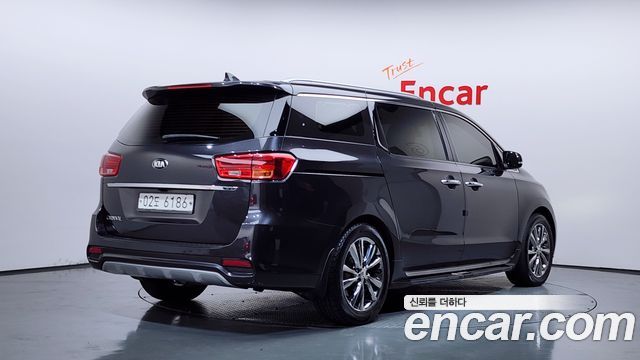 Kia Canival 2019 — photo 2