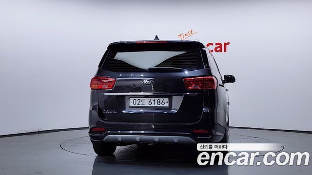 Kia Canival 2019 — photo 4