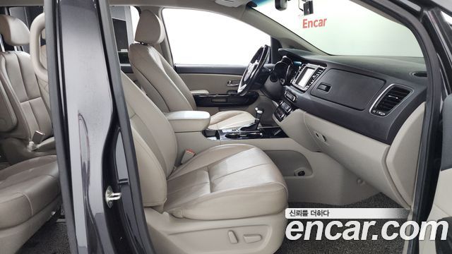 Kia Canival 2019 — photo 16
