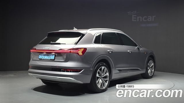 Audi e-tron 2022 — photo 2