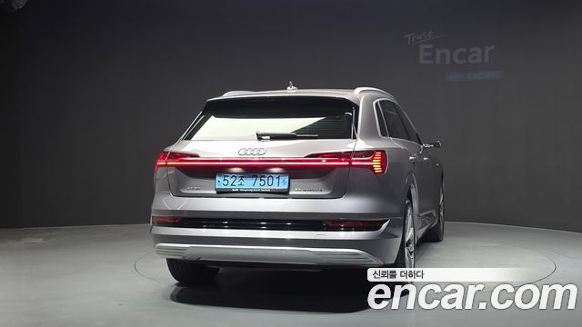 Audi e-tron 2022 — photo 4