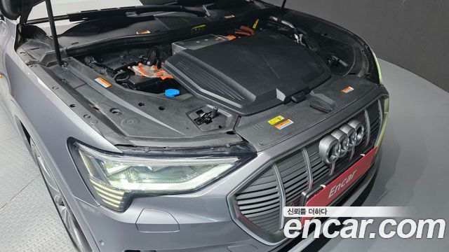 Audi e-tron 2022 — photo 6