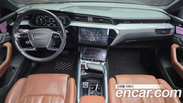 Audi e-tron 2022 — photo 10