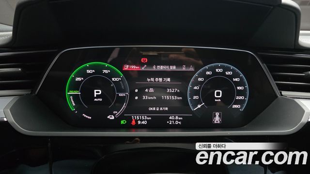 Audi e-tron 2022 — photo 11