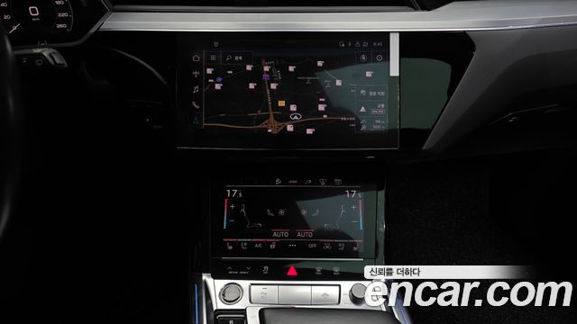 Audi e-tron 2022 — photo 19