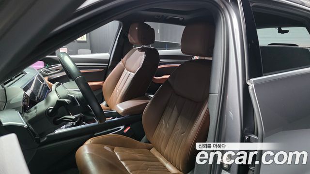 Audi e-tron 2022 — photo 25