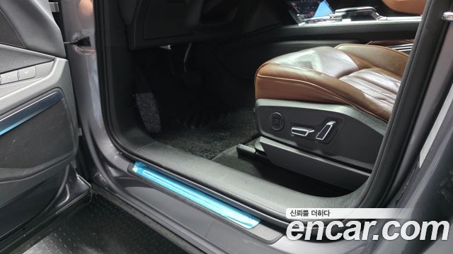 Audi e-tron 2022 — photo 31