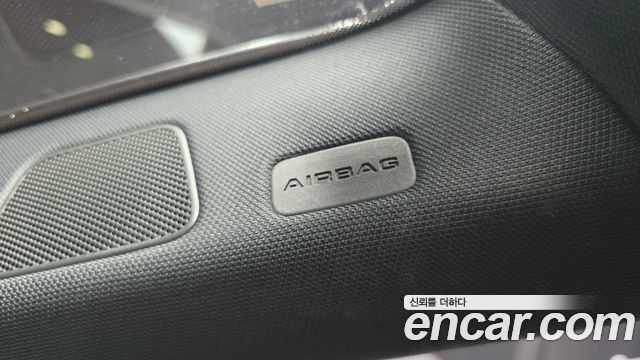 Audi e-tron 2022 — photo 36