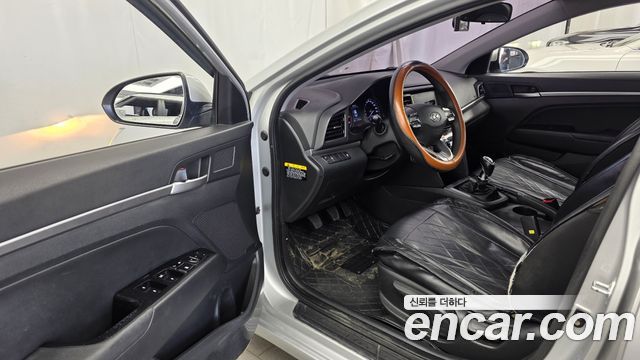 Hyundai AVANTE 2019 — photo 13