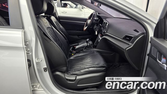 Hyundai AVANTE 2019 — photo 17