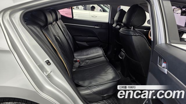 Hyundai AVANTE 2019 — photo 18