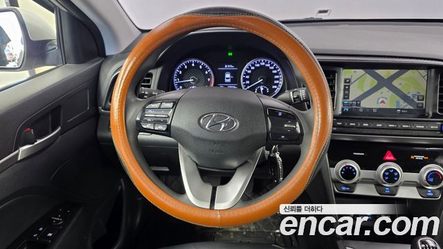 Hyundai AVANTE 2019 — photo 19