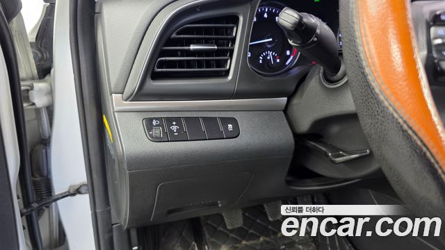 Hyundai AVANTE 2019 — photo 22