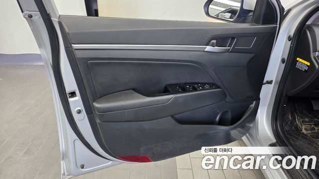 Hyundai AVANTE 2019 — photo 14