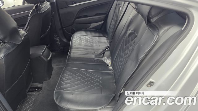 Hyundai AVANTE 2019 — photo 16