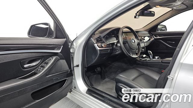 BMW 5-Series 2015 — photo 10