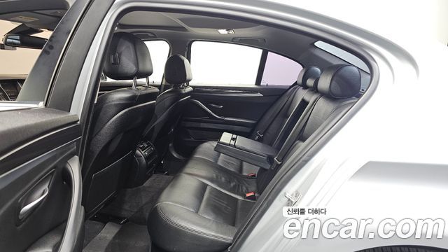 BMW 5-Series 2015 — photo 11