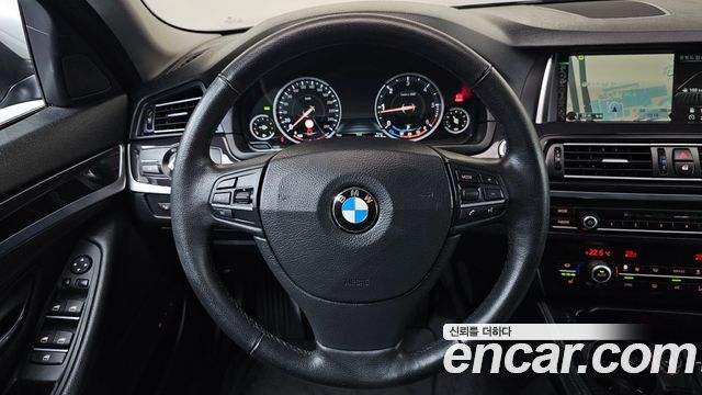 BMW 5-Series 2015 — photo 16