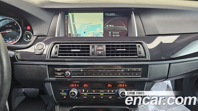 BMW 5-Series 2015 — photo 17