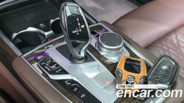 BMW 7-Series 2022 — photo 9