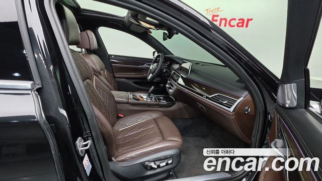 BMW 7-Series 2022 — photo 10