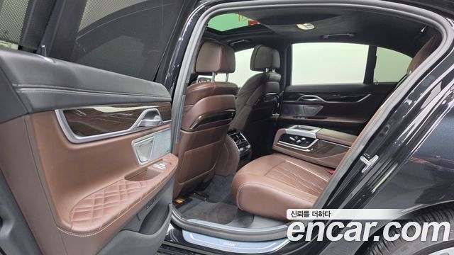 BMW 7-Series 2022 — photo 17