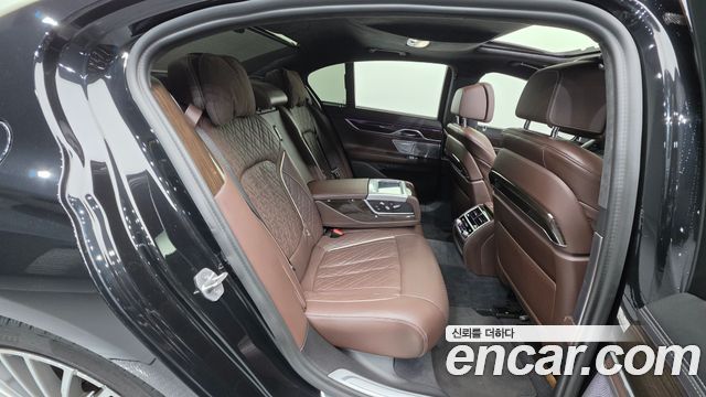 BMW 7-Series 2022 — photo 19