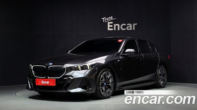 BMW 5-Series 2024 — photo 1
