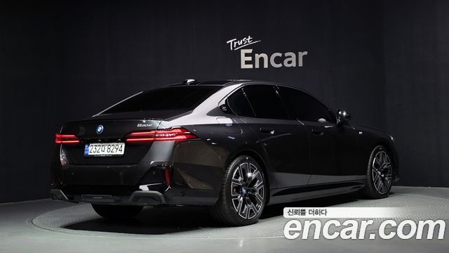 BMW 5-Series 2024 — photo 2