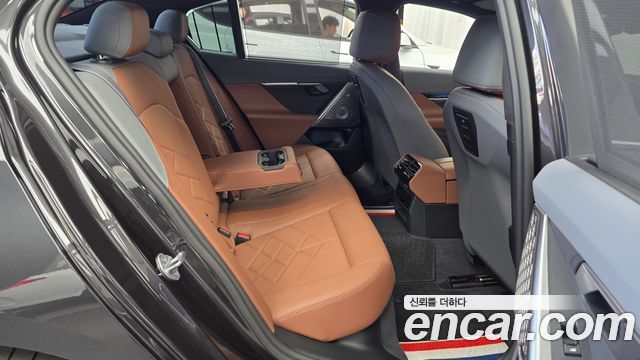 BMW 5-Series 2024 — photo 18