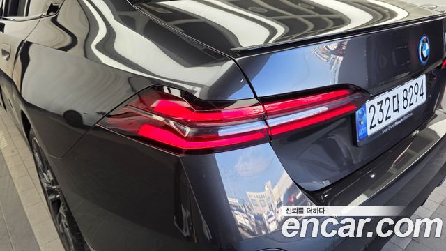 BMW 5-Series 2024 — photo 9