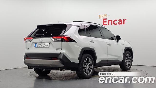 Toyota RAV4 2025 — photo 2