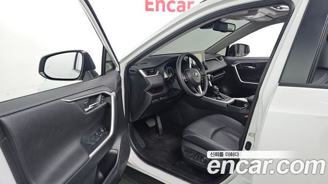 Toyota RAV4 2025 — photo 13