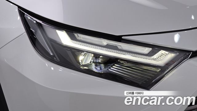 Toyota RAV4 2025 — photo 8