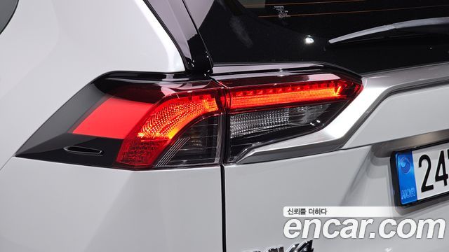 Toyota RAV4 2025 — photo 9
