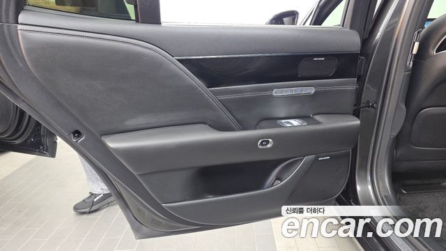 Genesis G90 2022 — photo 15