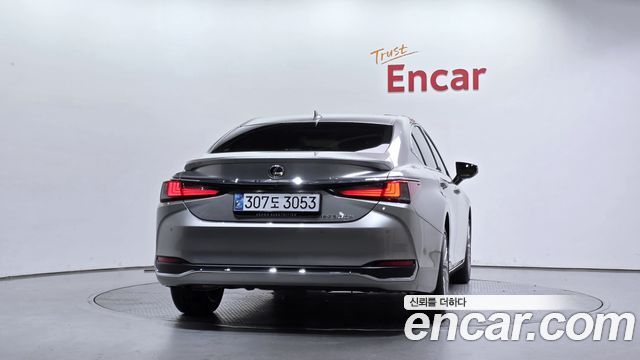 Lexus ES 2025 — photo 4