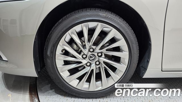 Lexus ES 2025 — photo 5