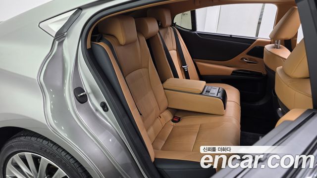 Lexus ES 2025 — photo 17