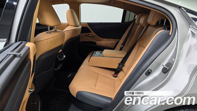 Lexus ES 2025 — photo 18