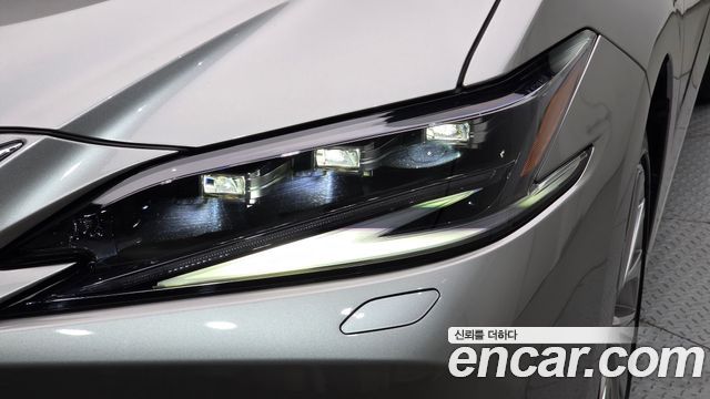 Lexus ES 2025 — photo 8
