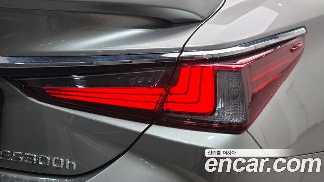 Lexus ES 2025 — photo 9