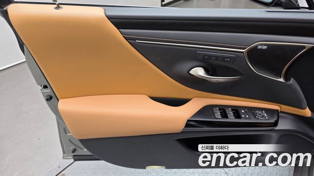 Lexus ES 2025 — photo 14