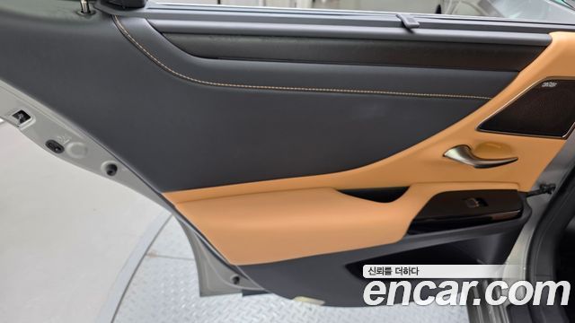 Lexus ES 2025 — photo 15