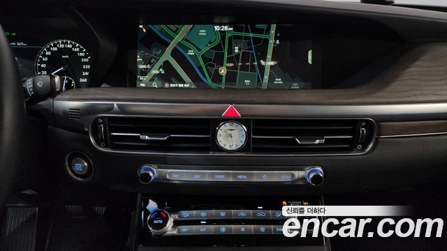 Genesis G90 2019 — photo 18
