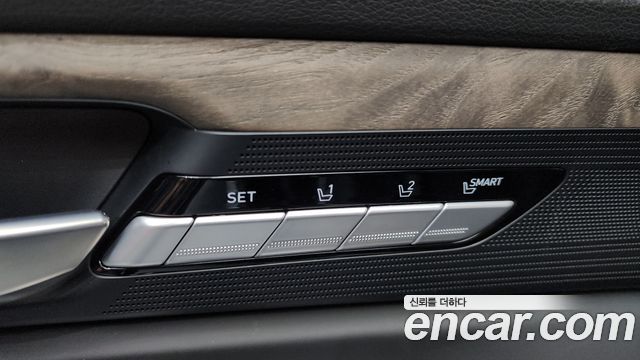 Genesis G90 2019 — photo 28