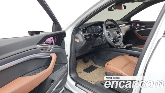 Audi Q8 e-tron 2024 — photo 13