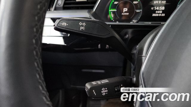 Audi Q8 e-tron 2024 — photo 26