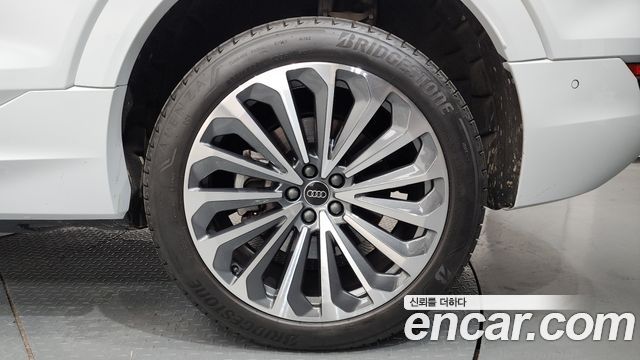 Audi Q8 e-tron 2024 — photo 7