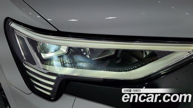 Audi Q8 e-tron 2024 — photo 8